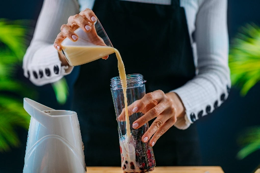 making bubble tea with our recipe