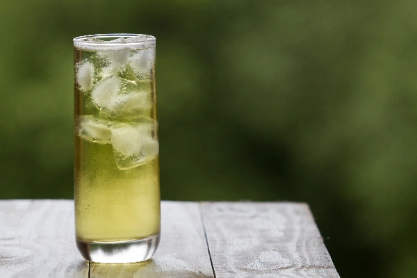 Understanding caffeine in green iced tea: what you need to know