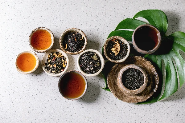 variety of hot and dry black teas